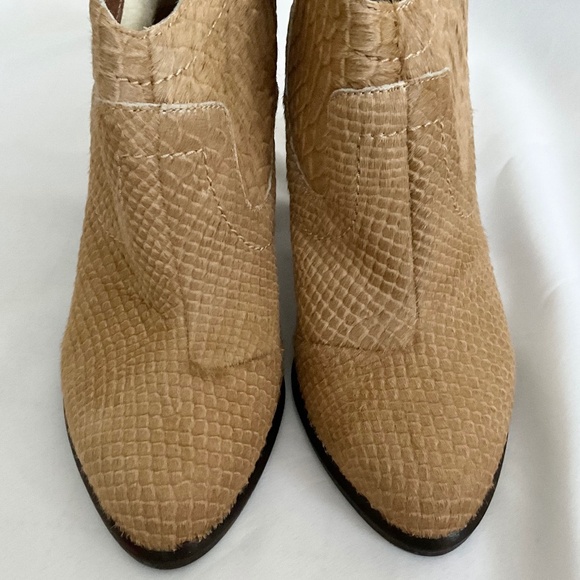 UGG Charlotte Snake Embossed Calf Hair Ankle Boots Bootie Moonbeam Size 6 - Picture 6 of 16